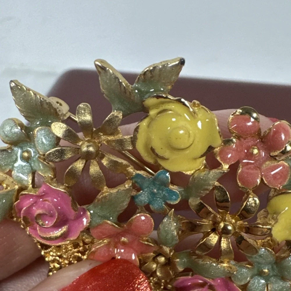 VINTAGE M Jent Brooch Pin flower basket enameled pastel flowers gold tone basket